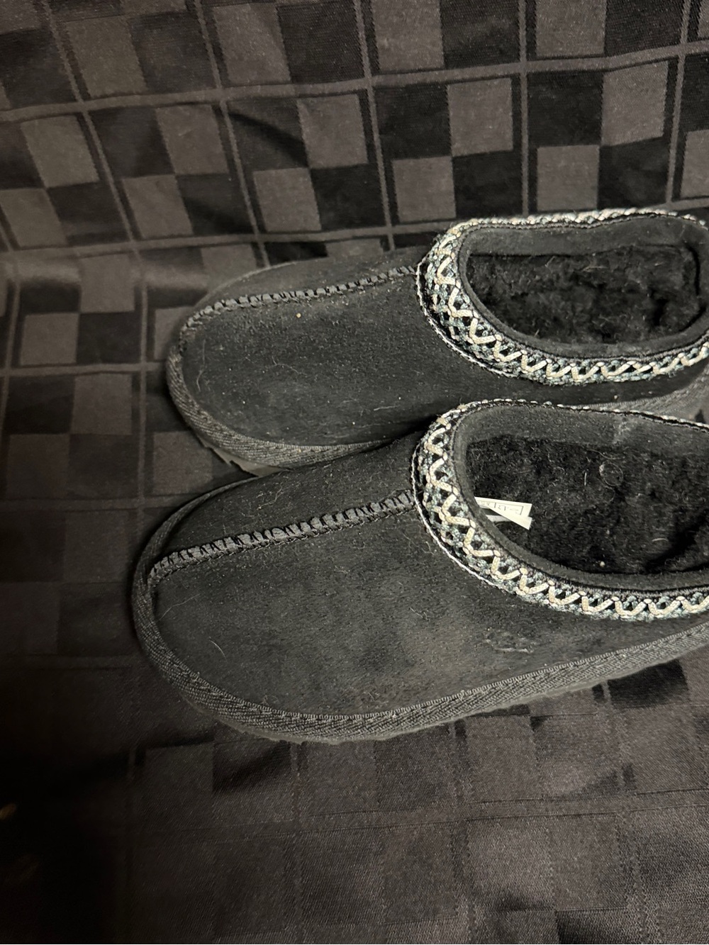 NWOT Kids Ugg plush slip on - Picture 2 of 7